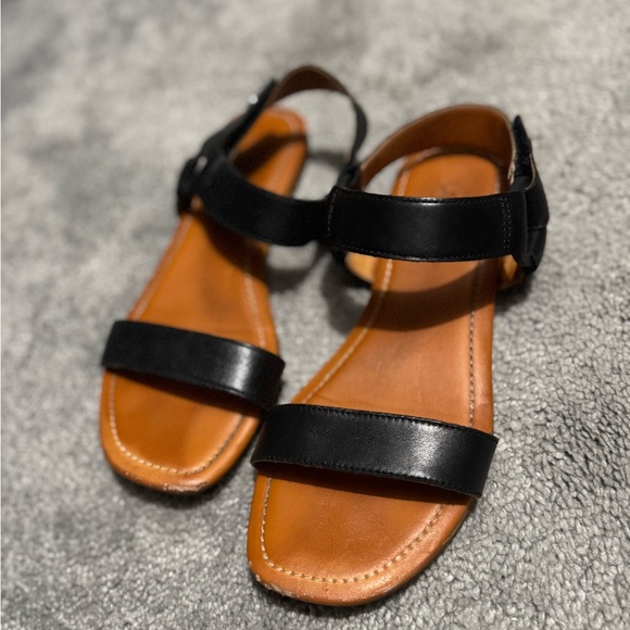 UGG sandals - Picture 1 of 7